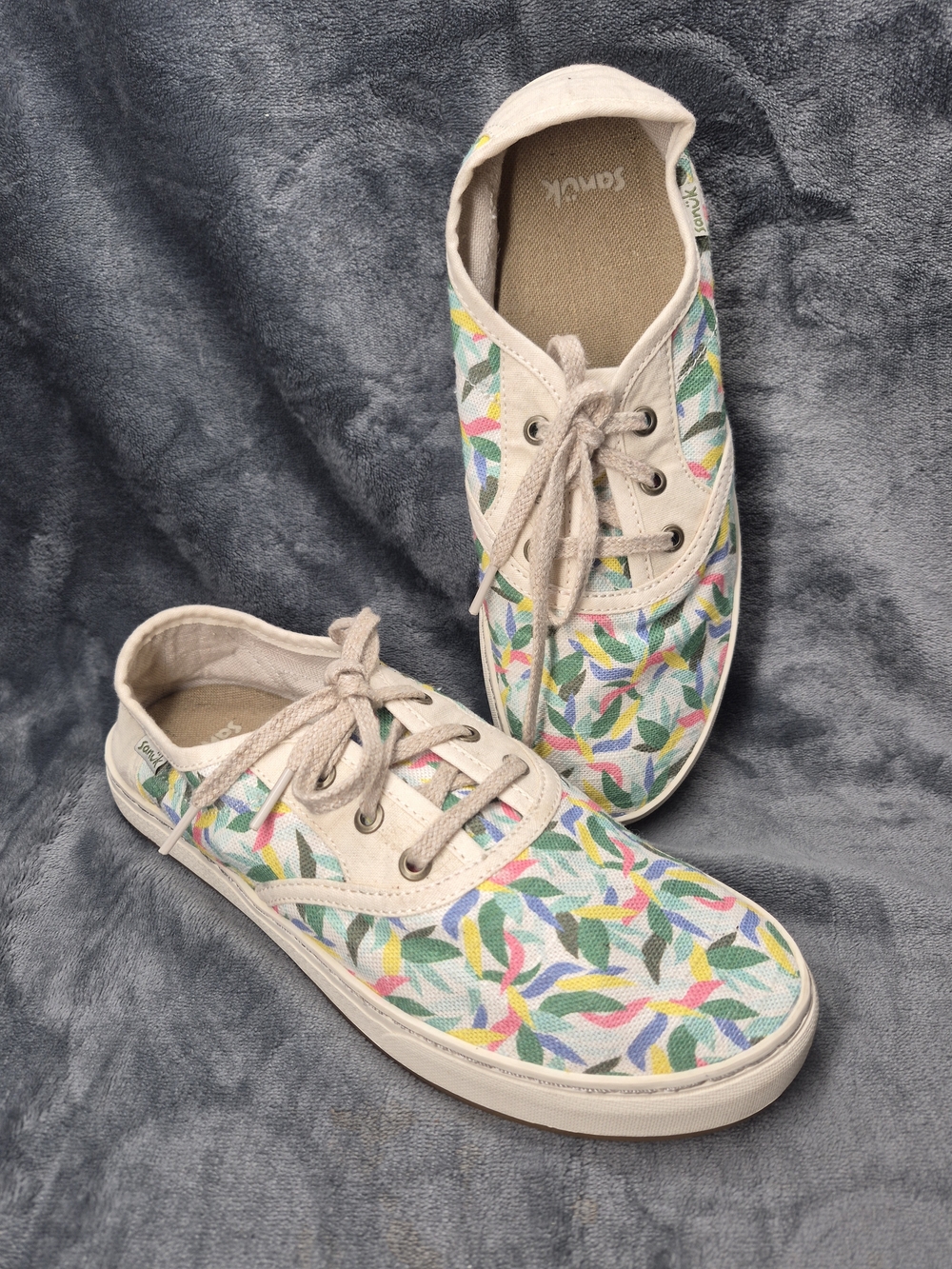 SANUK Avery Canvas Solstice Tennis shoes Sz 9 Multicolor Floral Leaf